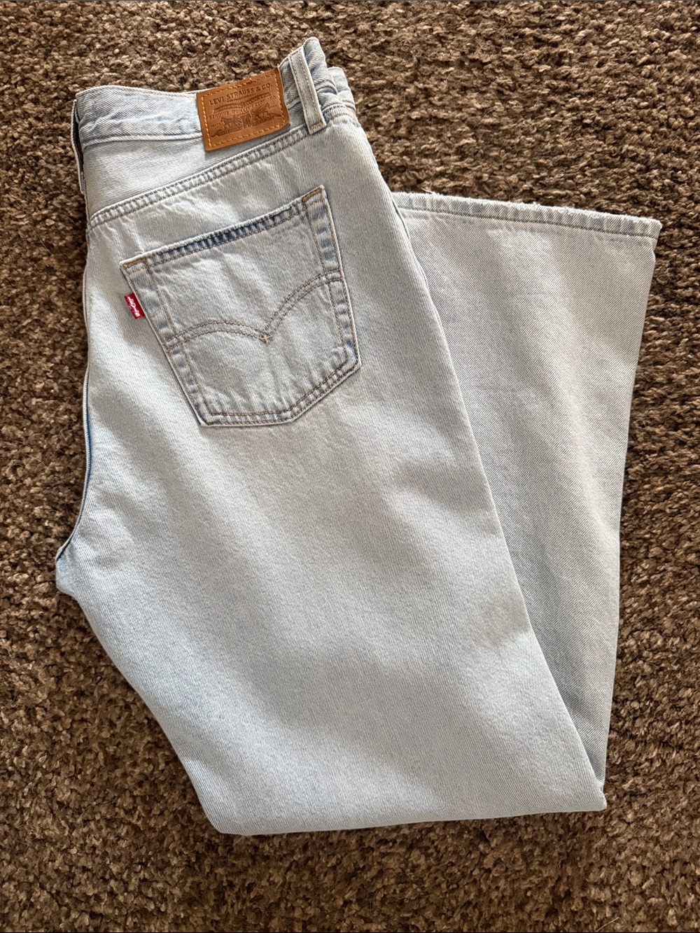 NWOT Levi's Women's Light Blue Relaxed Straight-Leg Jeans
